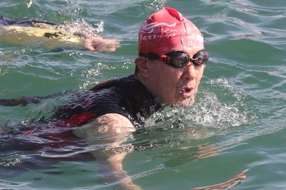 前總統馬英九今年第11次參加日月潭萬人泳渡,並以2小時53分完賽。圖/聯合報資料照,記者黃仲裕攝影