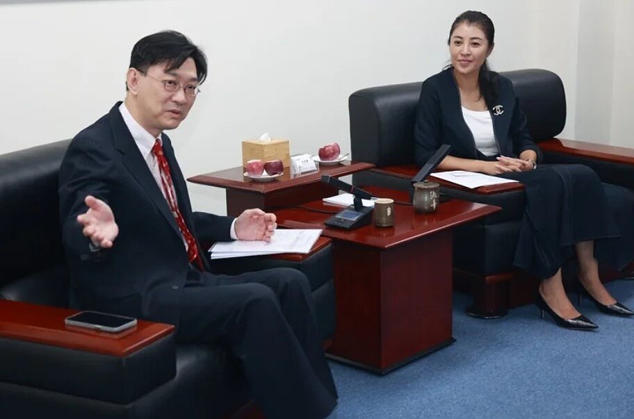 內政部次長董建宏8月拜會南投縣府,盼提交功能分區圖;縣長許淑華明確表達,還未能消弭民眾疑慮前不會提報。圖/南投縣政府提供