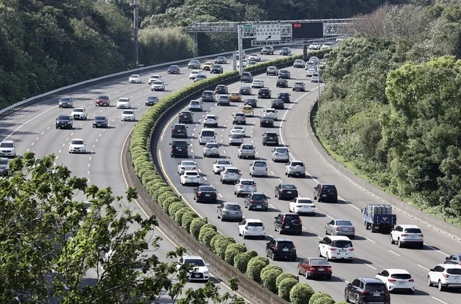 今天(17日)是中秋節,省道部分路段有車多或壅塞情形。示意圖/聯合報系資料照