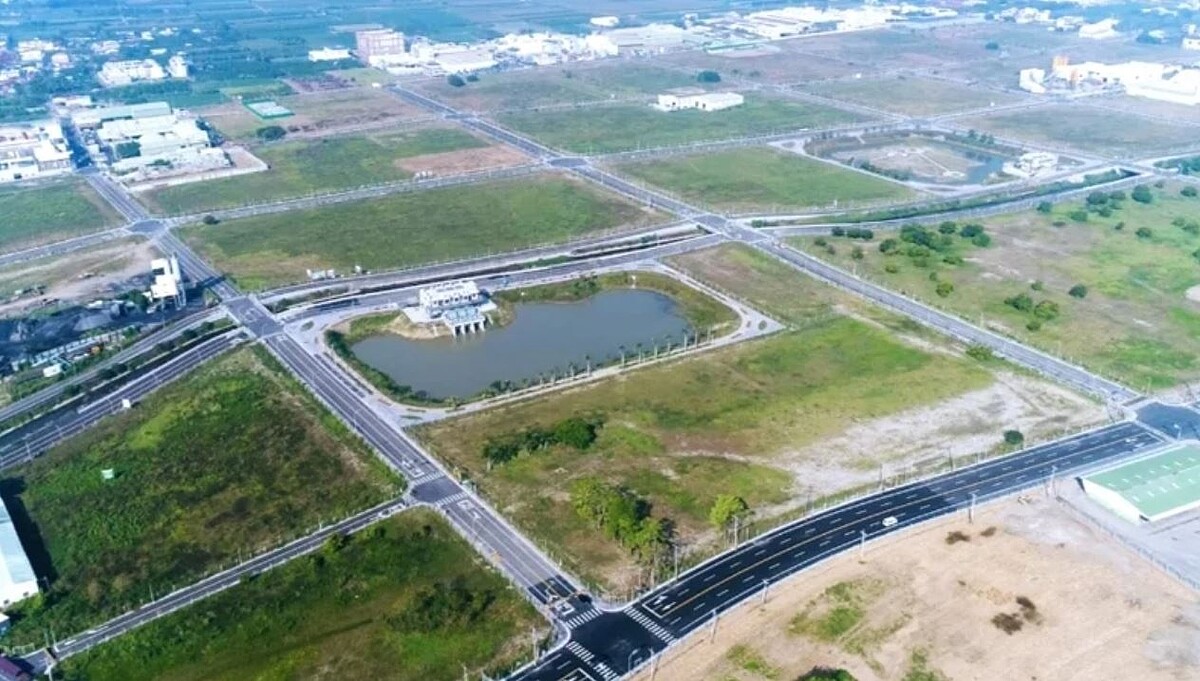 台南麻豆工業區地上權招商說明廠商熱絡,南市府預定下月辦招標公告。圖/台南市政府提供