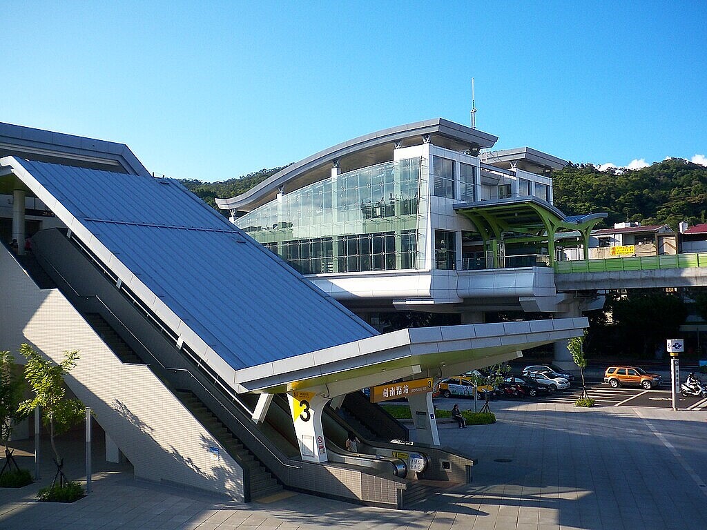 10月1日起中山區「捷運劍南路站(植福)」取消公車停靠。圖/維基百科