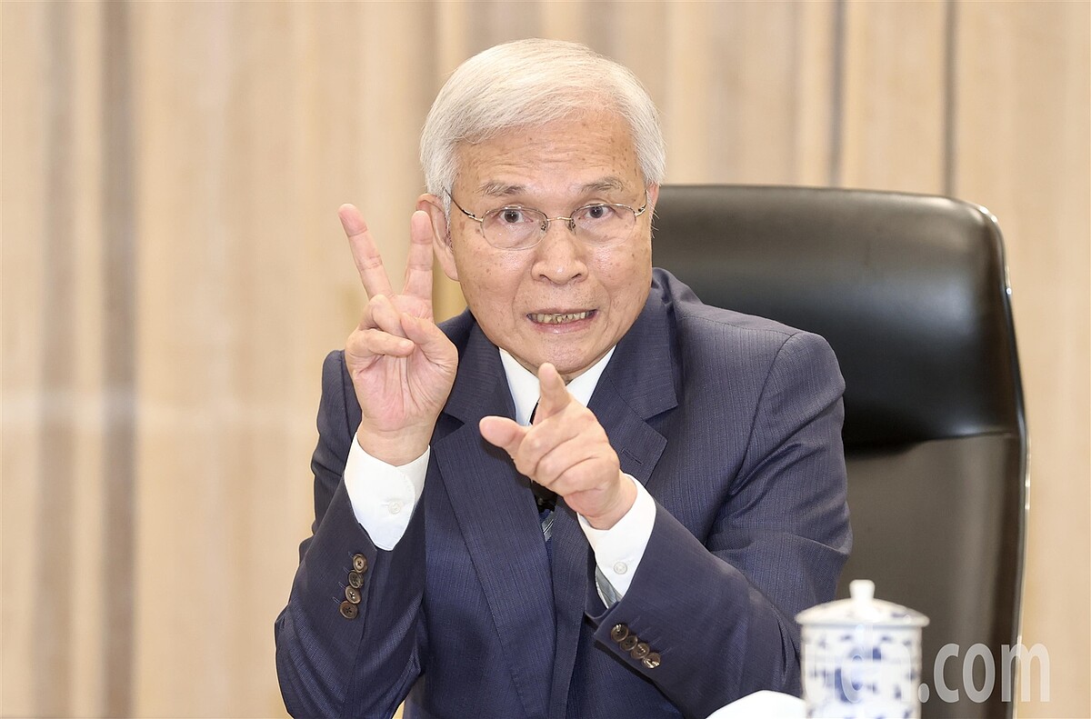 央行總裁楊金龍昨日宣布第七波房市信用管制,揮出史上最重「打炒房拳」。記者胡經周/攝影