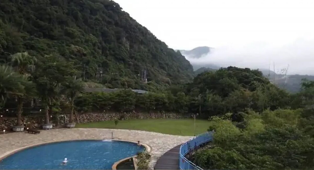 新北市北海岸金山地區20日下午5點20分左右,發生巨大疑似爆炸聲響,很多民眾、員警以為發生爆炸意外,引發各種揣測及議論。圖/讀者提供