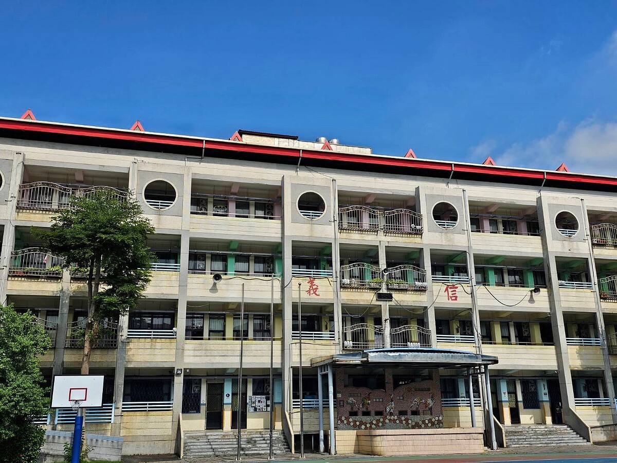 淡水國小建築物老舊,其中信義樓校舍氯離子含量超標而有耐震強度不足的結構安全問題,已達到建議拆除標準。圖/新工處提供