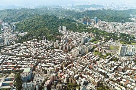 囤房稅2.0今年7月上路,地方政府正力拚2025年2月以前完成《房屋稅自治條例》修法。圖為大台北地區。(本報系資料照片)