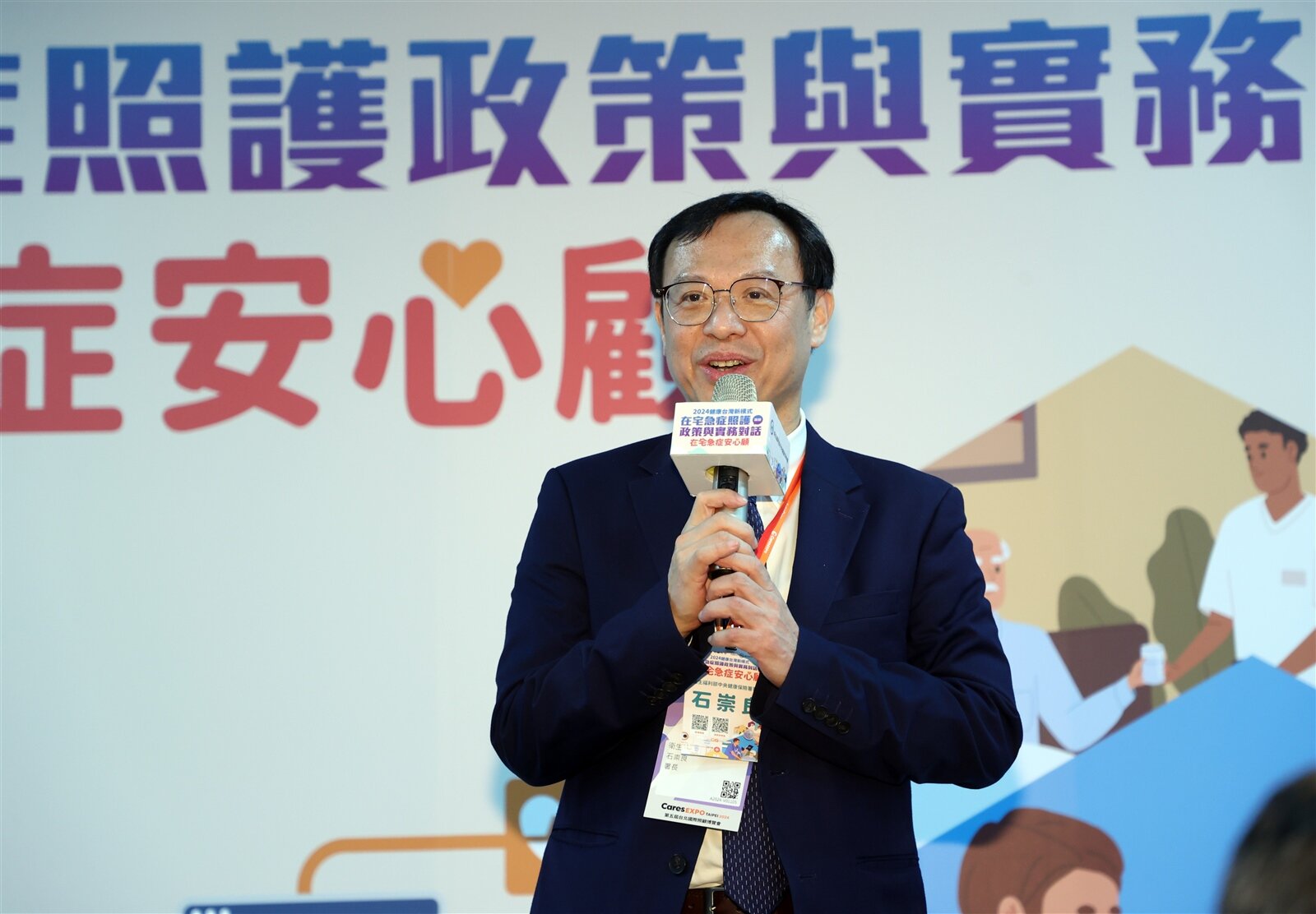 健保署長石崇良表示,會納入部分負擔新制上路一年的檢討。本報資料照片