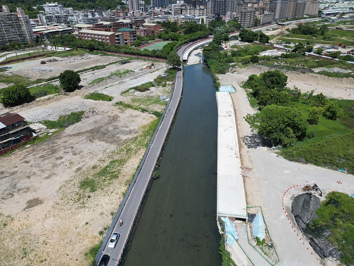 貴子坑溪左右兩岸新建3.9公里疏洪箱涵,分擔暴雨逕流增加通洪斷面。圖/水利局提供