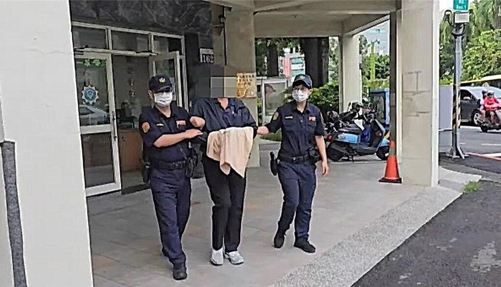 撞死女大學生的巨業客運施姓駕駛訊後被依過失致死罪送辦。圖/民眾提供