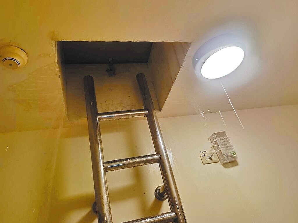 受低壓帶及南方水氣北抬影響,台北市21日起持續降雨,位在大同區的大龍峒社會住宅樓梯間22日頓時慘變「淋浴間」,讓住戶看傻眼。圖/台北市議員顏若芳提供