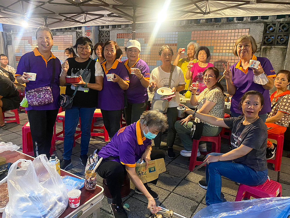 日新里中秋烤肉活動,吸引300位民眾熱情參與,享受烤肉美食,沉浸歡樂的中秋氛圍。圖 / 永慶房屋提供