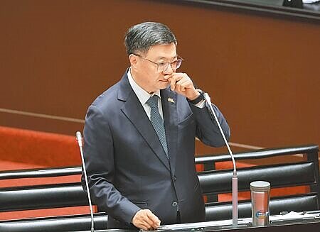 
行政院長卓榮泰的「金華官邸」，今年6-8月的電費竟高達15萬元，引發爭議。面對官邸電費暴增，卓榮泰（見圖）也覺得有所異常。（姚志平攝）
