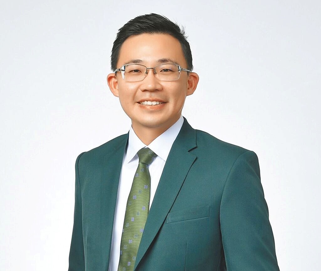 住商不動產水湳文心加盟店副店長林彥毅分析乙種工業宅的利弊。圖/林彥毅提供