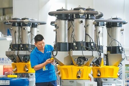 電價審議會即將登場,產業電價平均漲幅14%。圖為示意圖,照片中人物與新聞無關。(羅永銘攝)