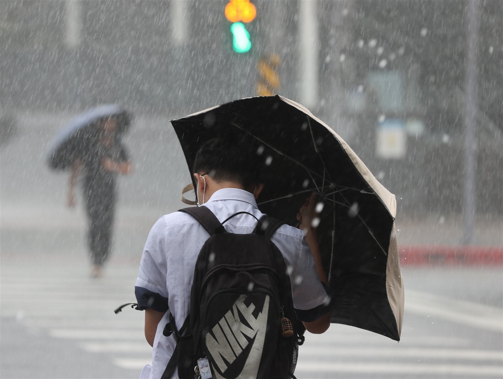 中颱山陀兒來勢洶洶，逐漸接近台灣，不少地區風雨開始增強。示意圖。聯合報系資料照片 