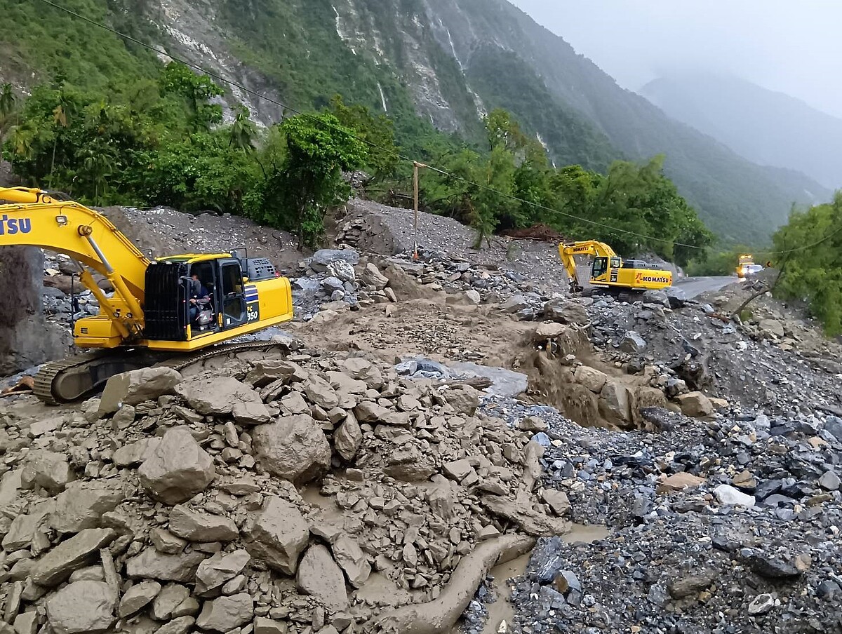 蘇花公路164.5公里崇德段出現土石流，和仁至崇德路段封閉，只出不進。圖／公路局提供