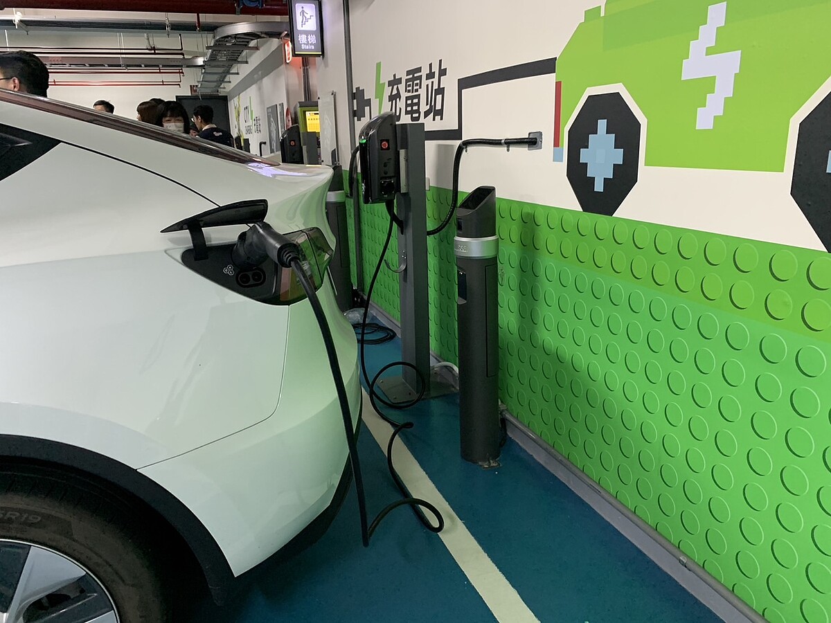 電動車逐漸普及,公寓大廈設置充電樁成為重要議題。示意圖。聯合報系資料照片