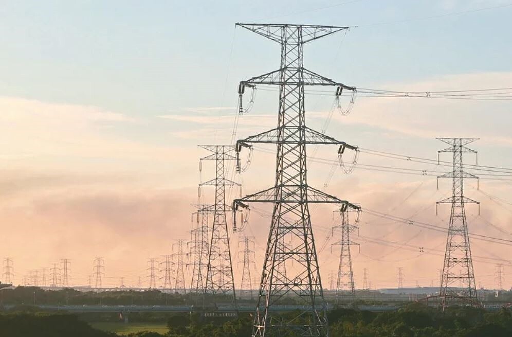 經濟部電價費率審議會30日拍板,產業電價平均漲幅百分之12.5,民生電價則凍漲。新電價預計10月16日上路。記者黃仲裕/攝影