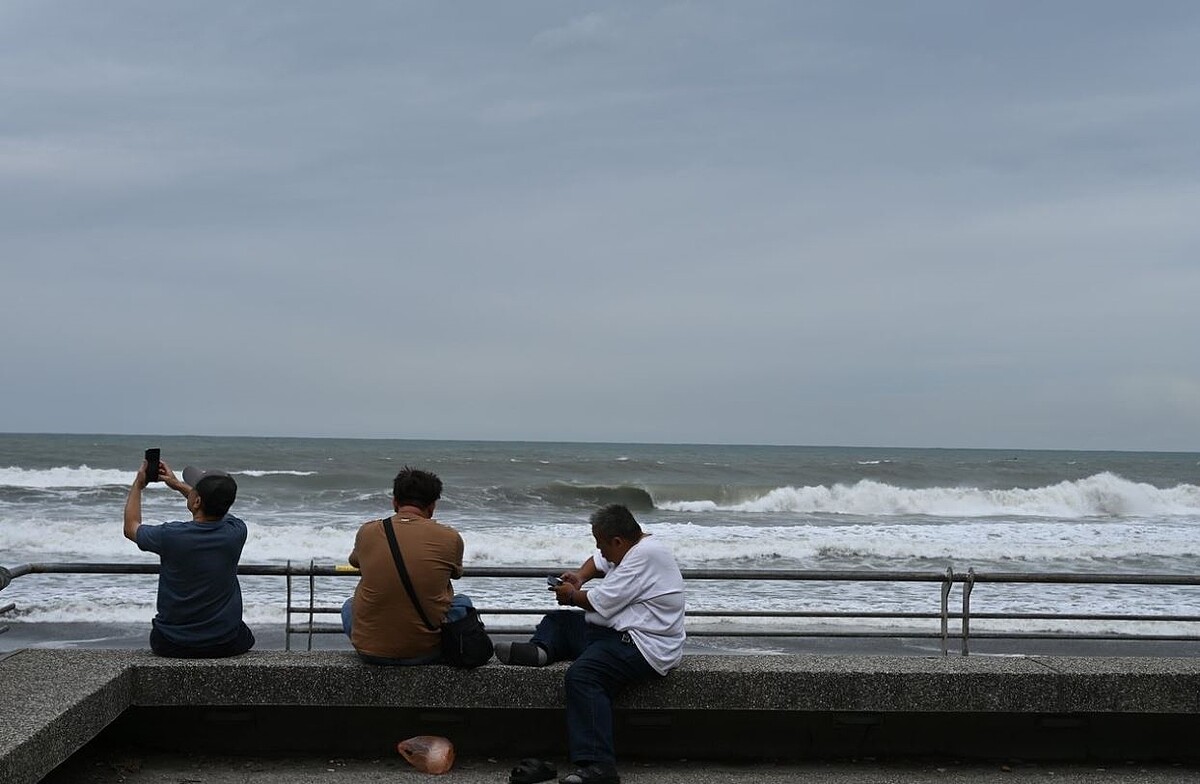 強烈颱風山陀兒來勢洶洶,民眾別忘做好防災準備,以降低災害損失。 記者鄭惠仁/攝影