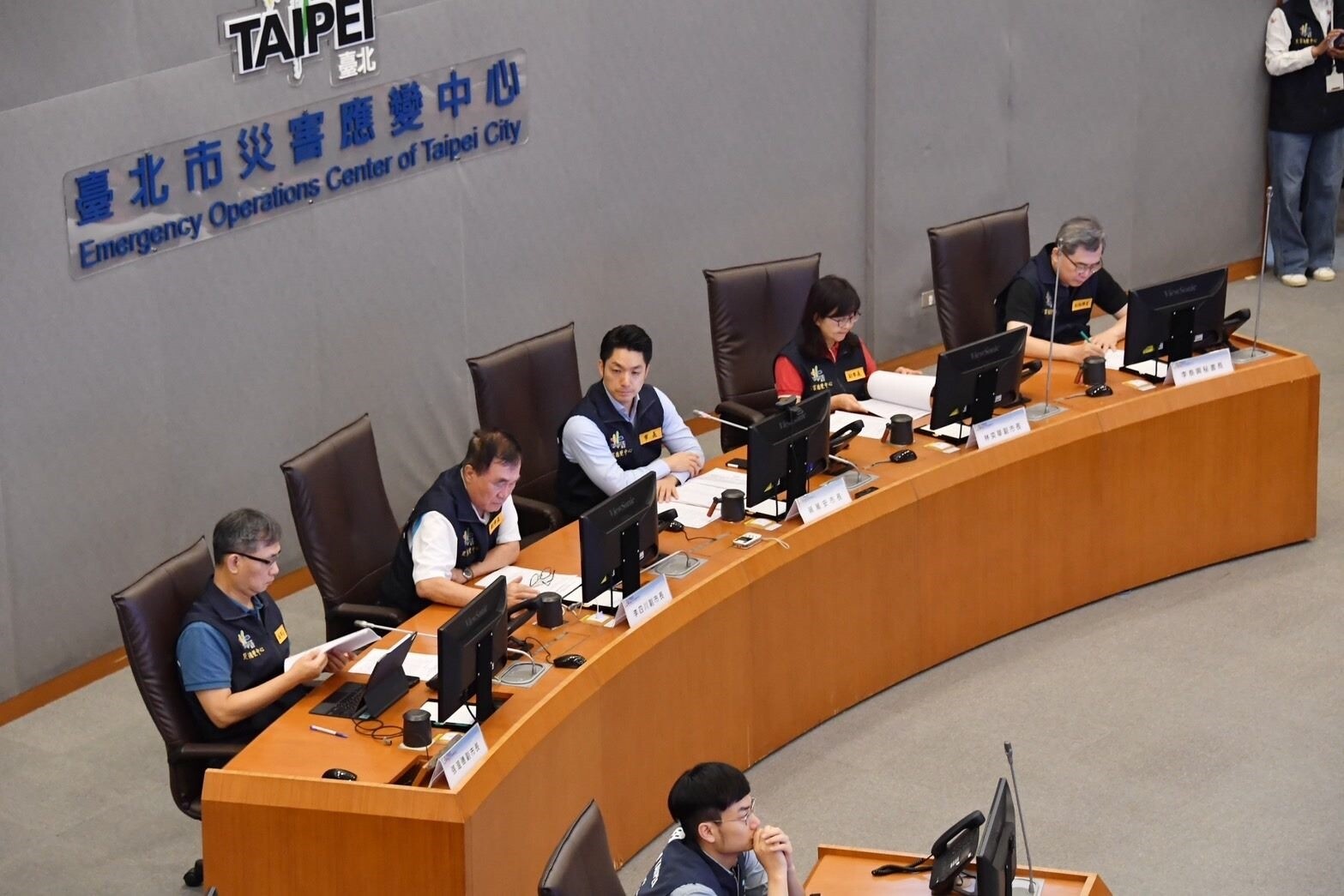 臺北市長蔣萬安主持「臺北市政府山陀兒(KRATHON)颱風第四次整備會議」。圖/北市府提供