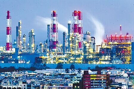 環境部將在10月7日舉行第6次「碳費審議委員會」,預料碳費將定案。(本報資料照片)