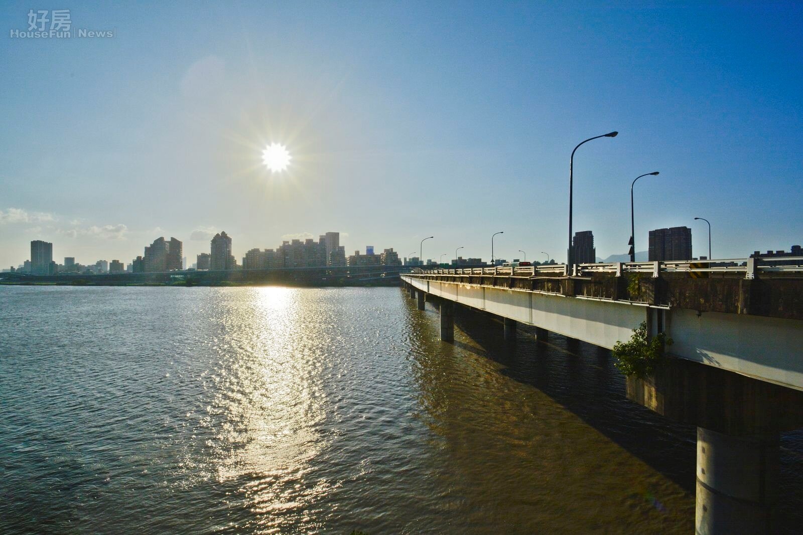 台北橋河岸景色,圖為三重蘆洲方向。(好房News記者 陳韋帆/攝影)