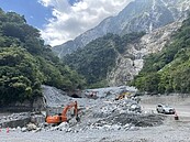 半日3波土石流　花蓮鐵公路又斷