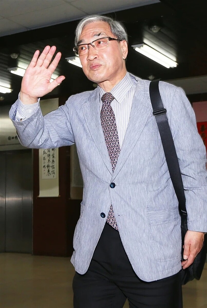 名嘴張友驊在北市信義區滑倒,頭部重創送醫急救。本報資料照片