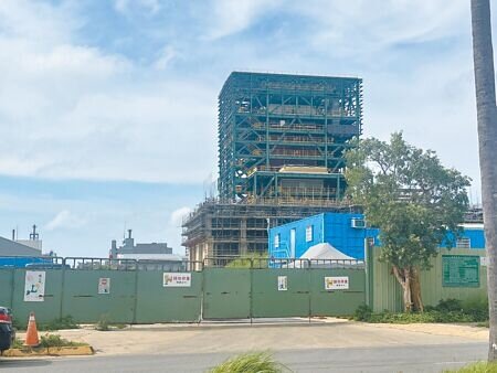 桃園市政府於8月8日再次撤銷觀音區3家SRF廠商的入園許可。(廖姮玥攝)