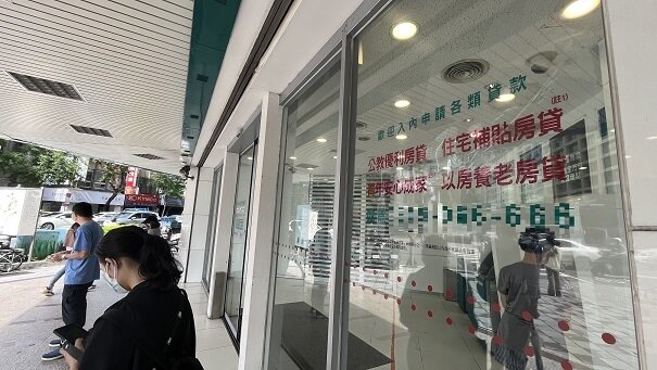 ▼近期銀行對於購屋貸款趨於嚴格。(圖/東森財經新聞張琬聆攝)