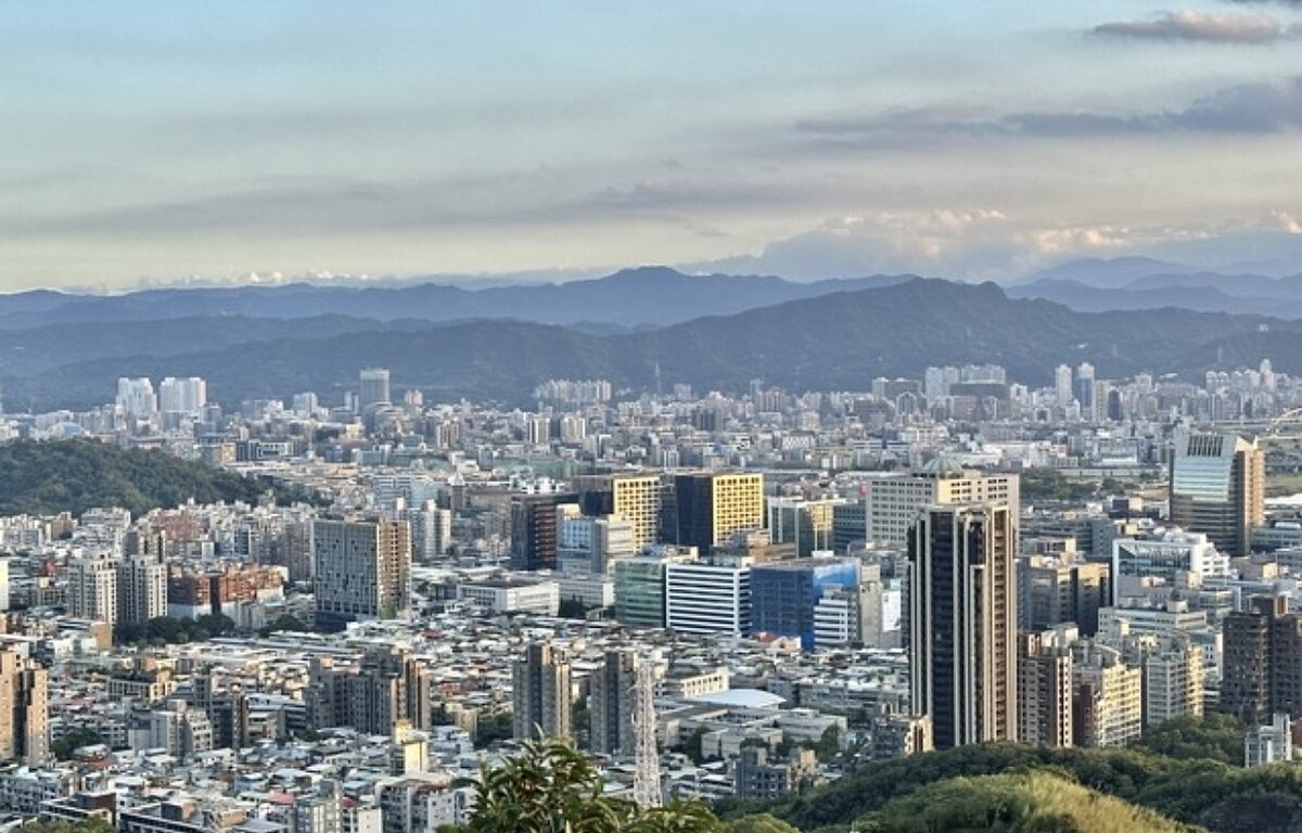 財政部通令八大行庫,禁新青安搭售房貸壽為條件。本報資料照片。