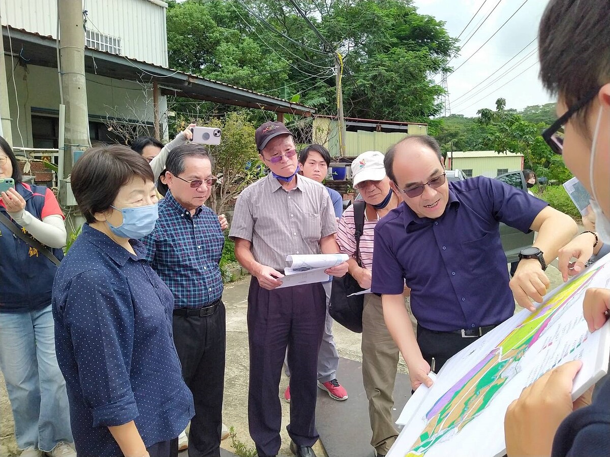 內政部土地徵收審議小組委員7日至竹科三期計畫基地現勘。圖／新竹縣產發處提供