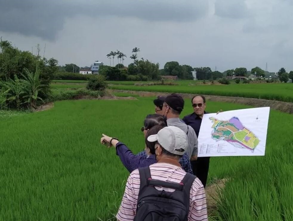 科三計畫土徵審議專案小組前往竹東重埔地區現勘計畫區域現況。圖/竹縣府提供