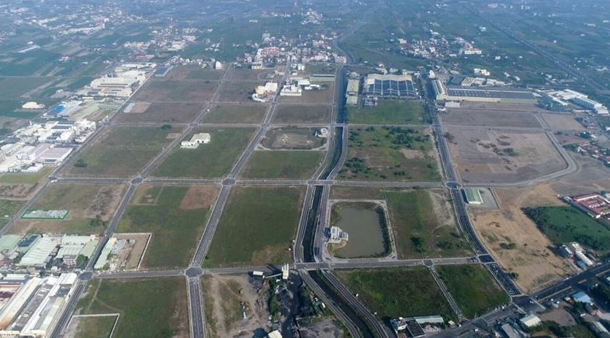 國土計畫法明年4月底將上路，農業部承諾今年9月底將公布堆疊式給付機制，但至今卻只聞樓梯響，陳駿季表示，10月就會啟動不同利害關係人的說明會。聯合報系資料照片
