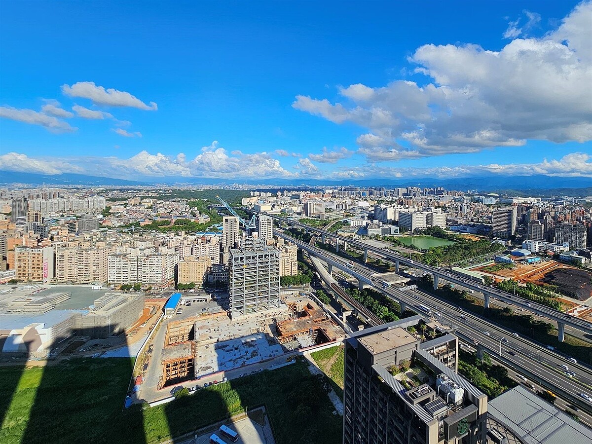 近一年13個重點新北重劃區預售交易,林口新市鎮成交2244件為新北重劃區之冠。圖/永慶房屋提供