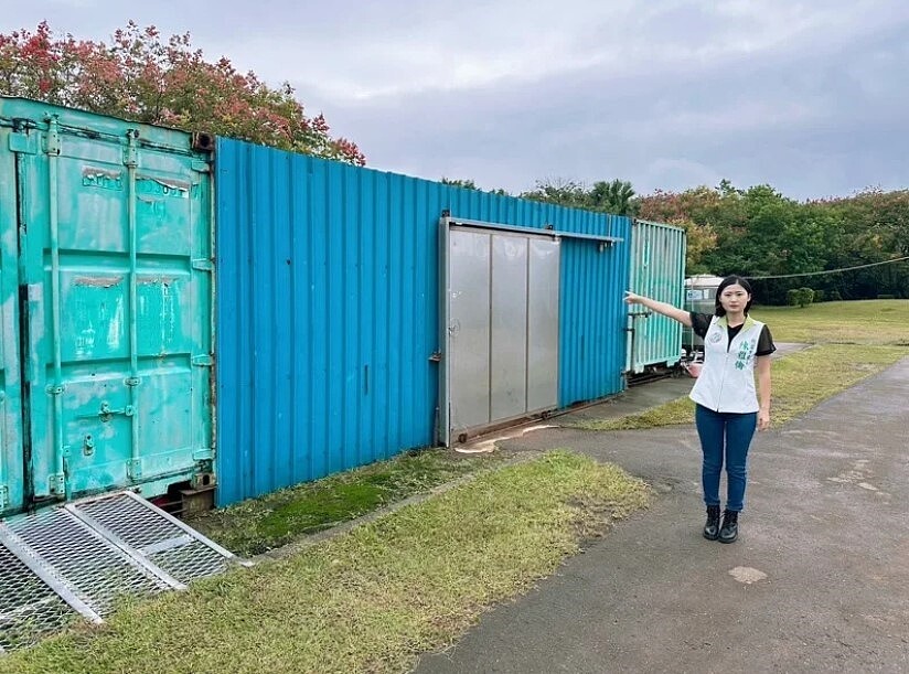 桃園龜山棒球場使用多年,民代直言休息室、球具室、廁所已不敷使用。圖/議員陳雅倫提供