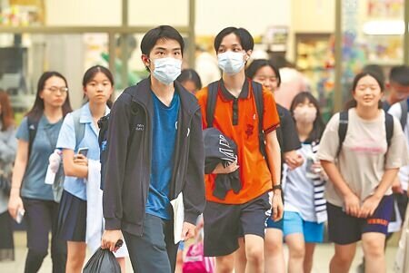 108課綱實施後,補習班家數不減反增。圖為台北市「補習一條街」南陽街周遭。(杜宜諳攝)