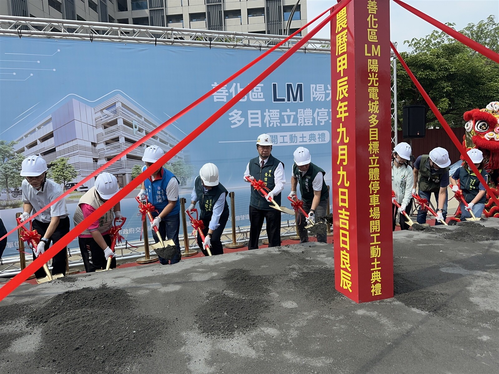 台南善化蓮潭里停車一位難求，多目標立體停車場今動土。記者周宗禎／攝影 