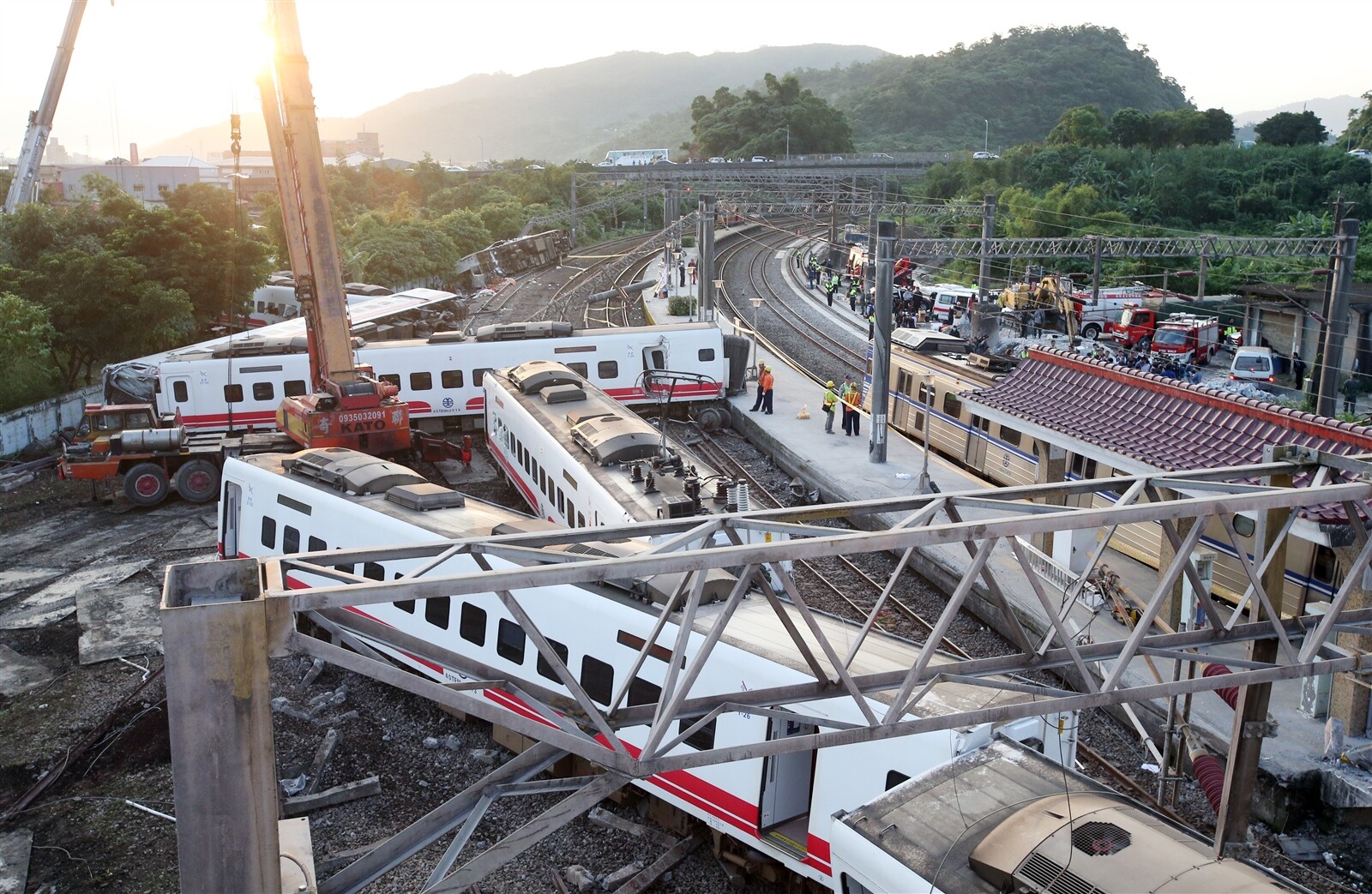 台鐵普悠瑪列車二○一八年十月廿一日出軌，釀十八死一一六傷，其中一名傷者提告求償，高院判決司機員尤振仲應負擔一半金額。本報資料照片 