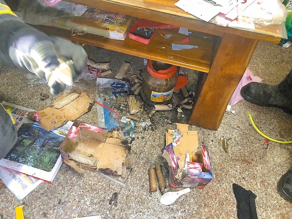 台中市龍井區11日晚間驚傳爆竹煙火爆炸意外,3名16歲高中同學受傷。圖/民眾提供