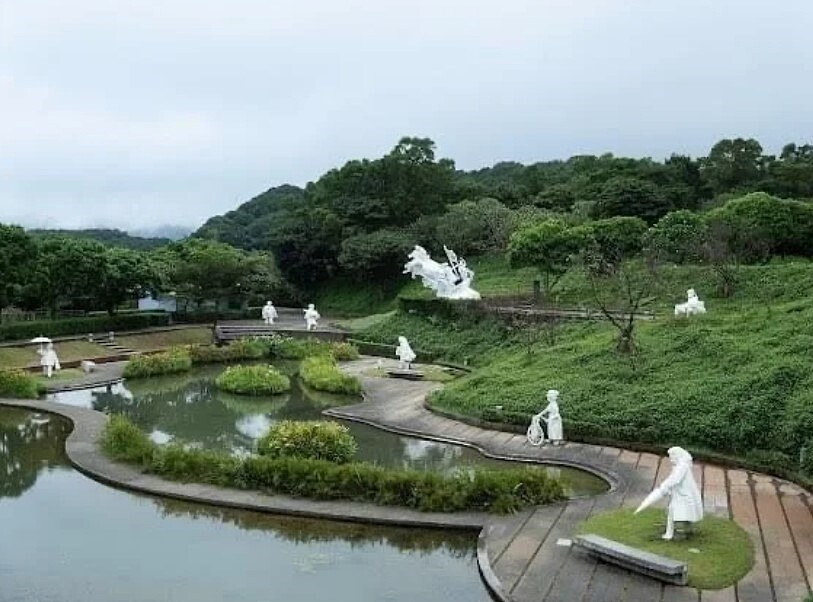 10月4日北海岸降下驚人雨量，朱銘美術館戶外雕塑作品、庫房木雕作品泡水，遭遇開館25年來最大考驗，經過搶救、整理，館方今對外宣布，即將在10月15日重新開館。圖／朱銘美術館提供
