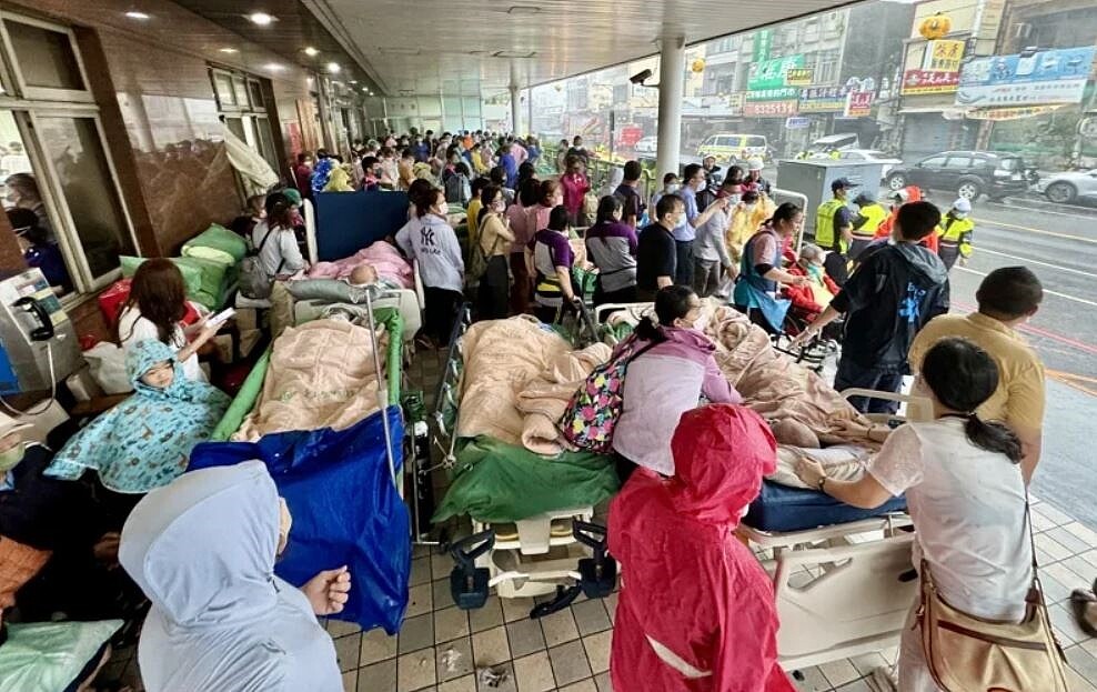 日前山陀兒颱風來襲,屏東安泰醫院惡火濃煙,造成9人死亡。醫策會預估,兩年後區域醫院、地區醫院等醫院評鑑均將列入火災減災、預防等項目。聯合報資料照片