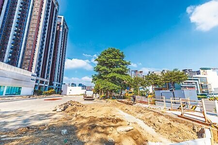 新竹縣府交旅處辦理快捷9號公車第7次發包決標,目前刨除重新整理的勝利八街停車場為發車點,預計明年3月前上路,並延長路線開到新竹中學。(羅浚濱攝)