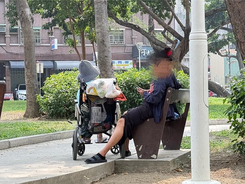 台灣明年將會邁入超高齡社會,健保署今年7月試辦在宅醫療計畫,高屏澎地區就有97間醫療院所參與。(紀爰攝)