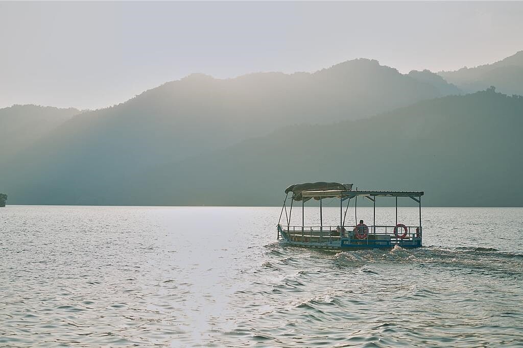 位於曾文水庫旁的嘉義縣大埔鄉和平社區發展協會對外徵才,開出4到5萬元薪水、免費提供宿舍,還能免費學小提琴和製琴等條件,被喻為是夢幻工作。(翻攝自大埔鄉和平社區發展協會官網/呂妍庭嘉義傳真)