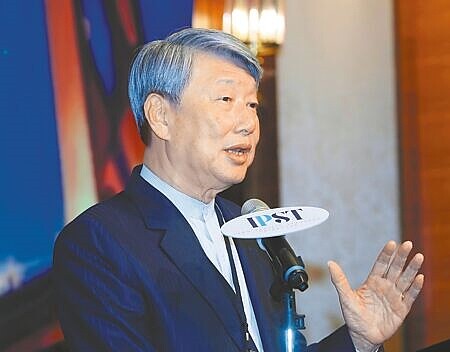 經濟部長郭智輝表示,鼓勵業者到菲律賓成立綠電廠,再以海底電纜、船隻運回台灣。(本報資料照片)