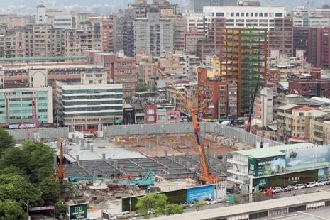 台北市政府建管處表示，京華城若未沒申報勘驗就施工，會依建築法勒令停工，若制止不從，則移送地檢署依法處理。。圖／報系資料照片 