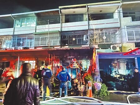 嘉義縣中埔鄉和美村一間私人宮廟18日傍晚失火,最後救出的5歲小男童被發現時已失去呼吸心跳,送醫宣告不治。(呂妍庭攝)