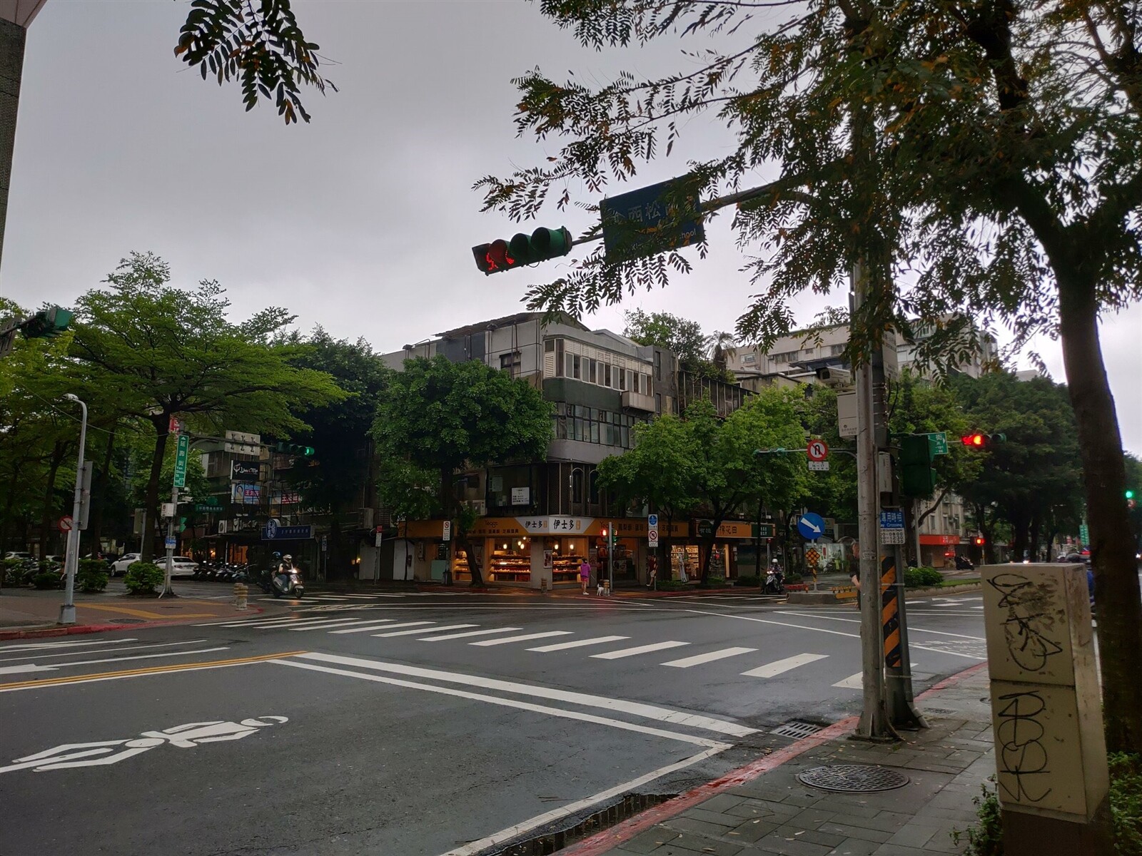 民生社區受限法規，約半世紀難以翻新，建築多為低矮樓層。本報資料照片 