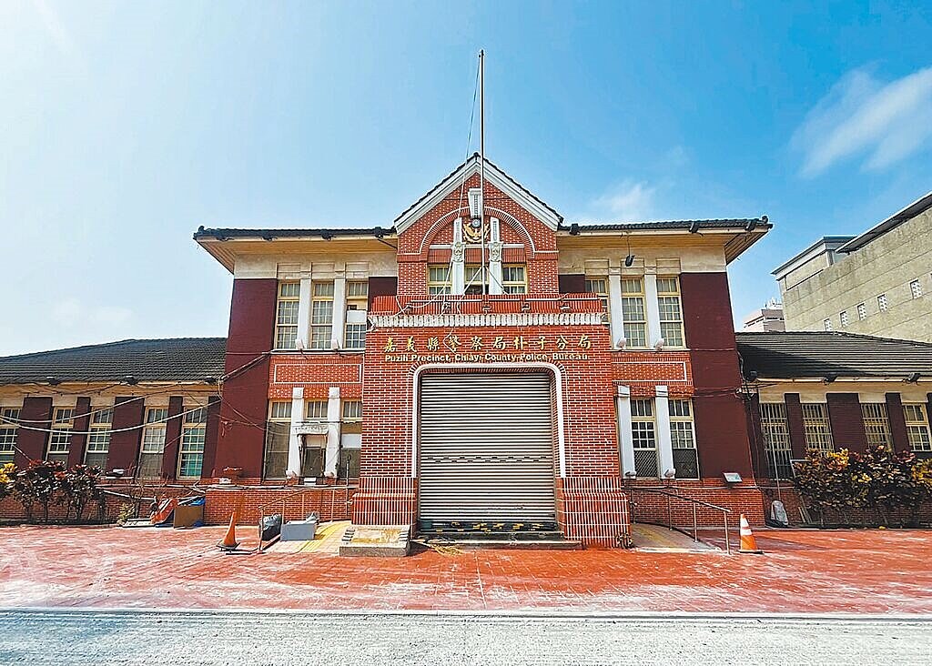 具縣定古蹟身分的嘉義縣東石郡役所,去年完成文化資產修復再利用的規畫設計案,兩度向文化部提出1.1億元修復案,但未獲核准。(嘉義縣文化觀光局提供/呂妍庭嘉義傳真)