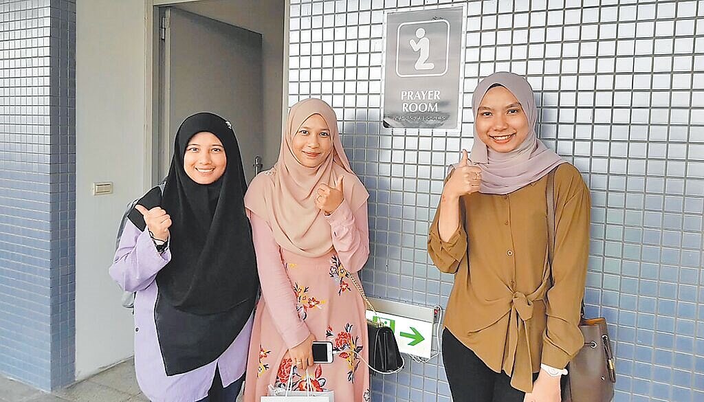 全球有19億穆斯林旅遊商機，日月潭風管處積極協助業者拓展穆斯林市場，在伊達邵遊客中心2樓設有穆斯林祈禱室。（日月潭風管處提供／楊靜茹南投傳真）
